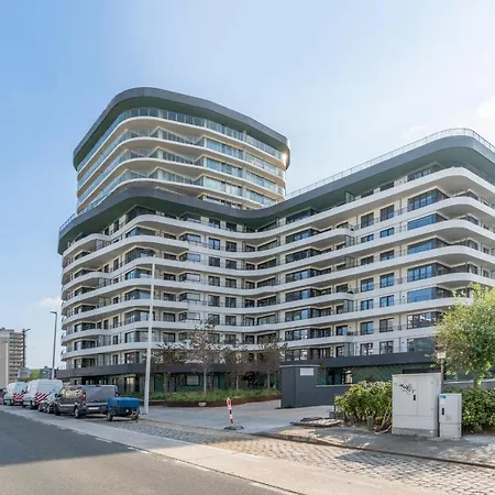 The Waves-luxurious 3bedroom App W Big Terrace & Garage Appartement