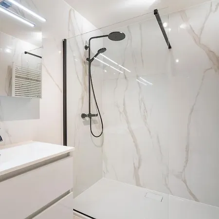 Appartement The Waves-luxurious 3bedroom App W Big Terrace & Garage