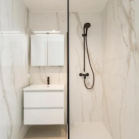 The Waves-luxurious 3bedroom App W Big Terrace & Garage *